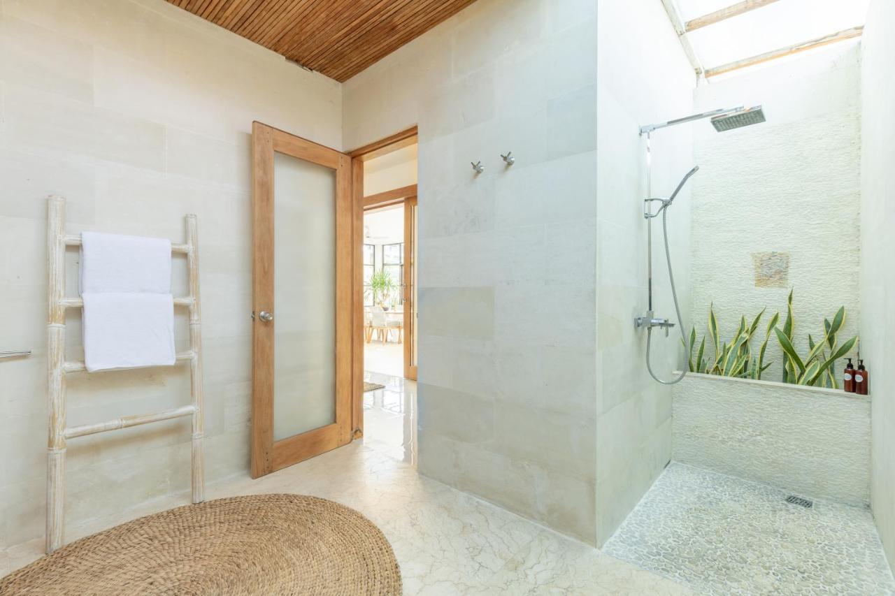 Villa Lumut 3 Bedrooms Central Seminyak Ngoại thất bức ảnh